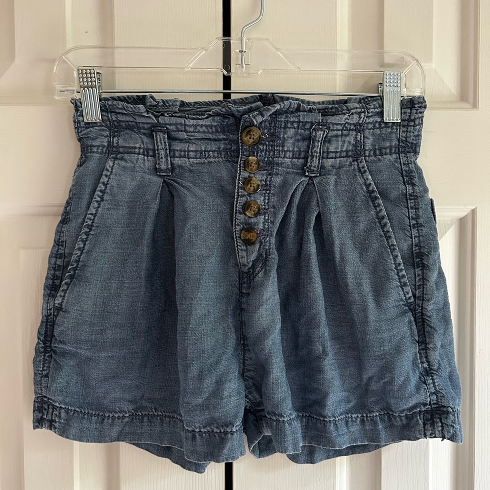 American eagle lose-fit jean shorts